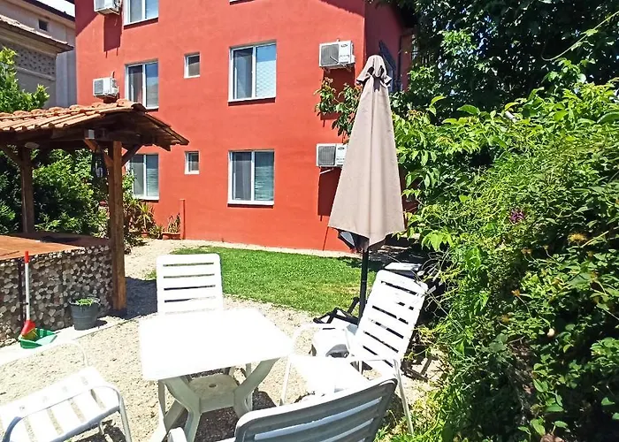 Sunflowers 招待所 帕莫瑞